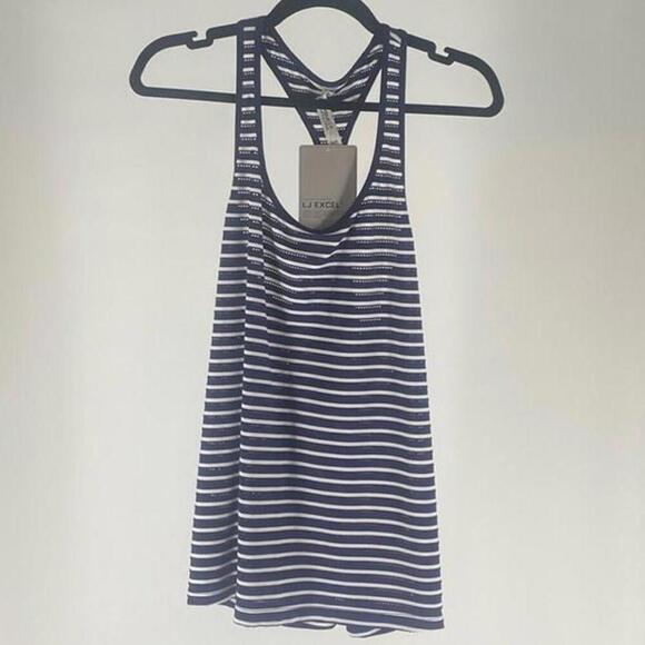 Chic Striped Tank Top - Stylish Comfort - Picture 1 of 2